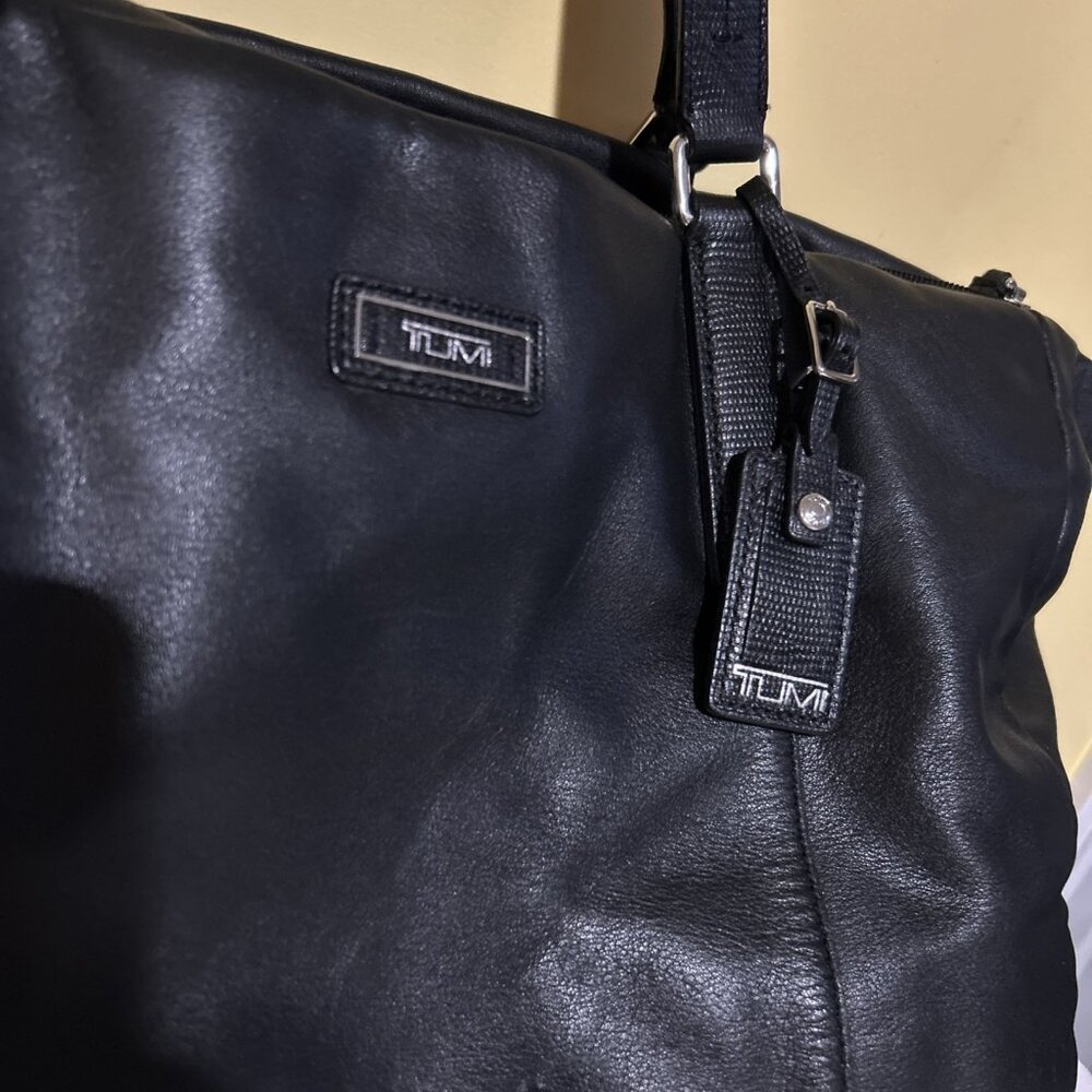 TUMI Sinclair Camilla Commuter Brief Black Leather Laptop Work Bag Tote Key Fob - Picture 2 of 16